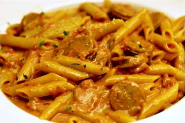Marinated grilled chicken and spicy andouille sausage, green peppers & onions, simmered in our homemade Creole sauce and served over penne.