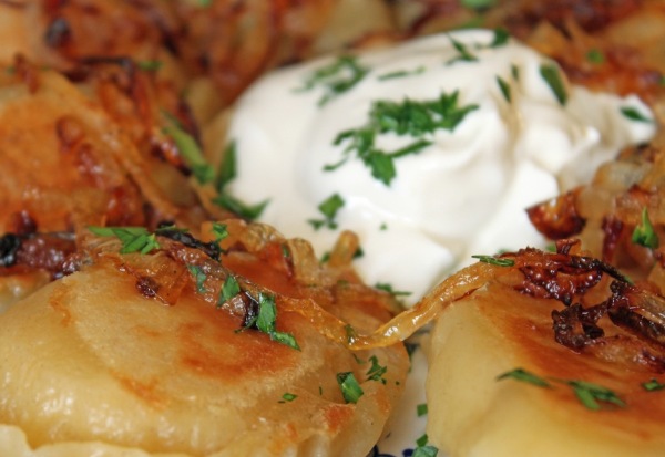 Cheese pierogies pan fried with our secret blend of Cajun spices and served with caramelized onions & sour cream.