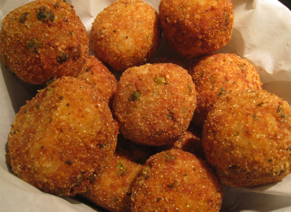 Risotto balls made with pesto & parm cheese, breaded and fried. Served with marinara for dipping.