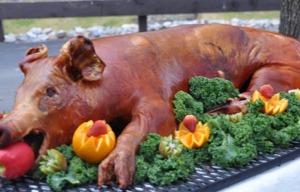 Add a whole, slow roasted pig to your party! Served with our bbq sauce, kaiser rolls, roasted jalapenos, roasted pepper & provolone cheese.