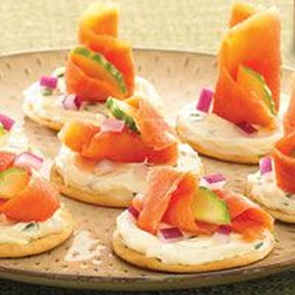 Smoked salmon roulade made with herbed cream cheese, sliced and served on a cracker.